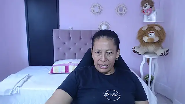 Snapshot of mature_martina chatting on February 6, 2026, 7:17 pm mature martina online show from February 6, 2026, 7:17 pm