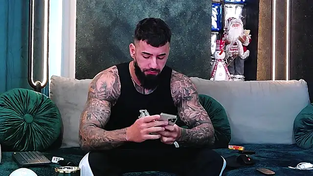 masterkingofmusclee online show from December 4, 2024, 8:34 am