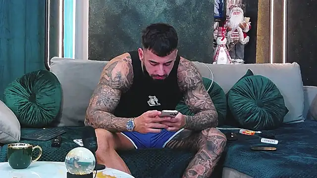 masterkingofmusclee online show from December 5, 2024, 8:55 am