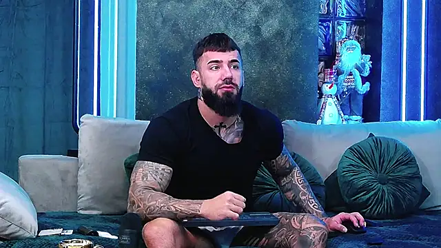 masterkingofmusclee online show from December 6, 2024, 8:48 am