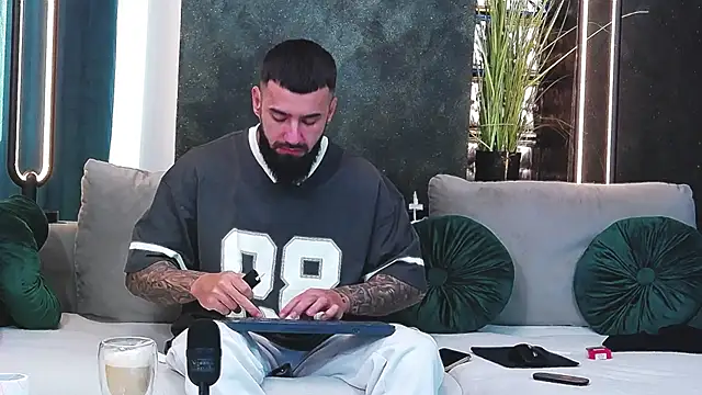 masterkingofmusclee online show from January 18, 2025, 6:45 am