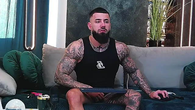 masterkingofmusclee online show from January 29, 2025, 6:33 am