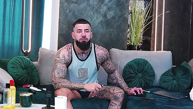 masterkingofmusclee online show from February 5, 2025, 7:07 am