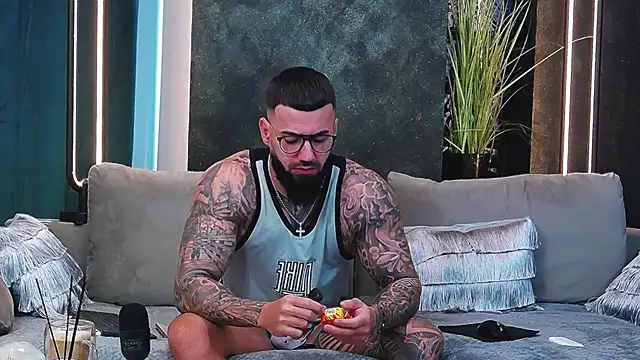 masterkingofmusclee online show from March 3, 2025, 6:15 am