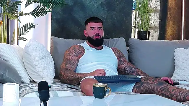 masterkingofmusclee online show from September 9, 2025, 7:08 am