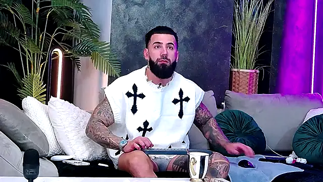 masterkingofmusclee online show from December 2, 2025, 9:32 pm