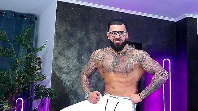 masterkingofmusclee online show from February 3, 2026, 8:58 pm