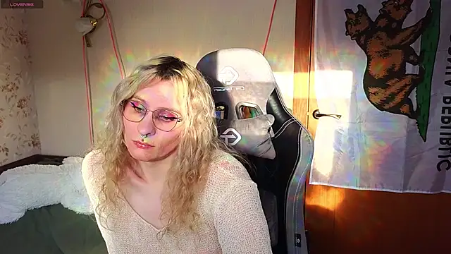 Snapshot of Lori_Myaf chatting on February 24, 2026, 1:31 pm Lori Myaf online show from February 24, 2026, 1:31 pm