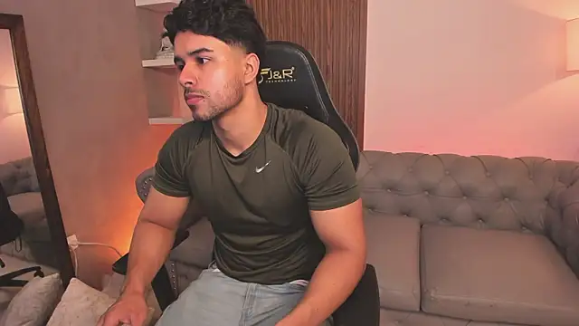 Snapshot of liam_collins21 chatting on February 17, 2026, 12:01 pm liam collins21 online show from February 17, 2026, 12:01 pm