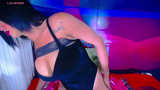 Cristalxxts online show from February 10, 2026, 6:12 pm