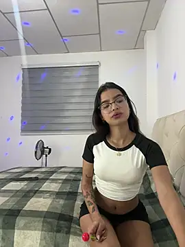 Melanyeee online show from February 24, 2026, 3:15 am