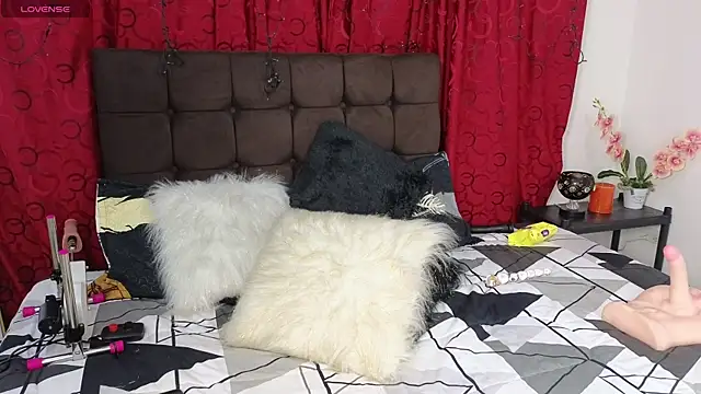 Snapshot of Majuu__ chatting on September 10, 2025, 6:19 pm Majuu online show from September 10, 2025, 6:19 pm