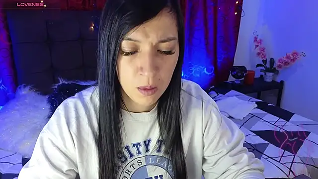 Snapshot of Majuu__ chatting on November 7, 2025, 11:43 am Majuu online show from November 7, 2025, 11:43 am