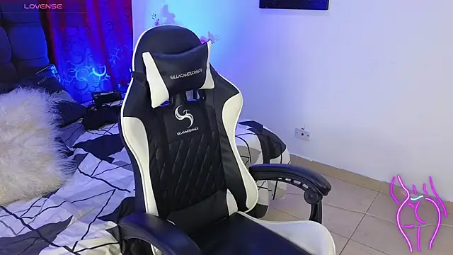 Snapshot of Majuu__ chatting on November 26, 2025, 1:34 pm Majuu online show from November 26, 2025, 1:34 pm