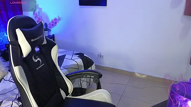 Snapshot of Majuu__ chatting on November 30, 2025, 12:09 pm Majuu online show from November 30, 2025, 12:09 pm