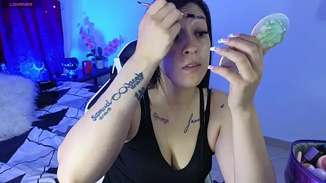 Snapshot of Majuu__ chatting on December 1, 2025, 12:32 pm Majuu online show from December 1, 2025, 12:32 pm