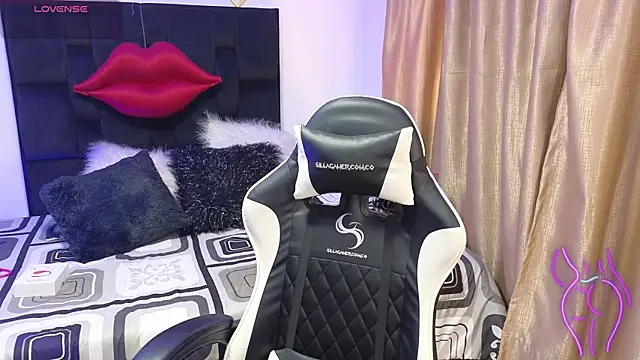 Snapshot of Majuu__ chatting on December 3, 2025, 12:25 pm Majuu online show from December 3, 2025, 12:25 pm