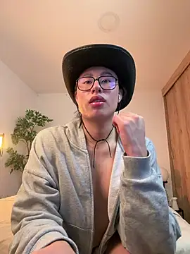 Snapshot of SrLuis18 chatting on December 23, 2025, 12:30 am SrLuis18 online show from December 23, 2025, 12:30 am