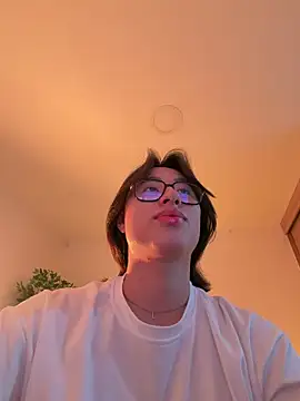 Snapshot of SrLuis18 chatting on January 15, 2026, 3:22 am SrLuis18 online show from January 15, 2026, 3:22 am