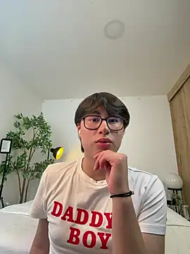 Snapshot of SrLuis18 chatting on February 19, 2026, 9:22 pm SrLuis18 online show from February 19, 2026, 9:22 pm