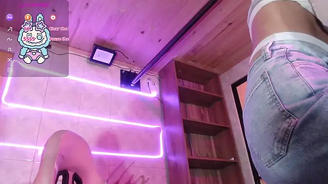 Snapshot of Sally23_ chatting on February 10, 2026, 2:43 pm Sally23 online show from February 10, 2026, 2:43 pm