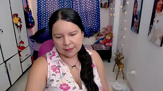 claryssa  online show from February 5, 2026, 8:02 pm