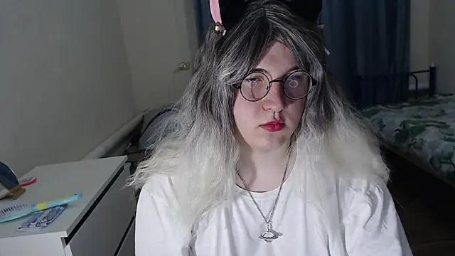 EvaMiron online show from February 16, 2026, 3:41 pm