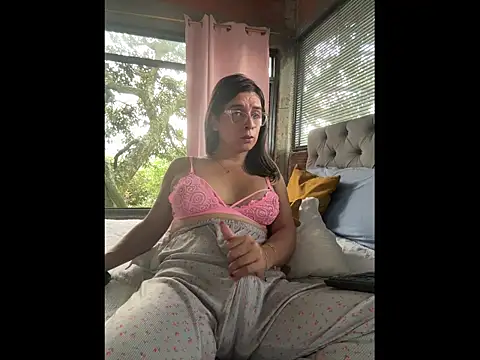 Snapshot of sweet_jessicats chatting on February 4, 2026, 10:15 pm sweet jessicats online show from February 4, 2026, 10:15 pm