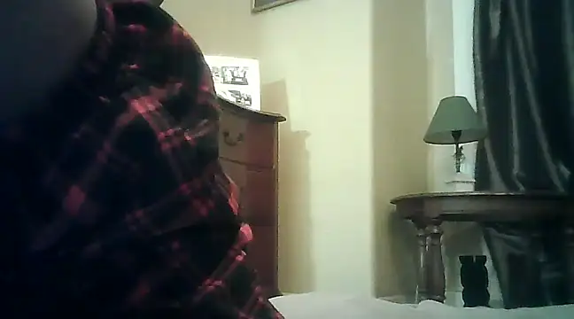 Snapshot of CaramelDipper chatting on December 15, 2024, 2:19 am CaramelDipper online show from December 15, 2024, 2:19 am