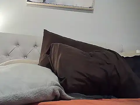 Snapshot of CaramelDipper chatting on February 6, 2025, 2:04 pm CaramelDipper online show from February 6, 2025, 2:04 pm