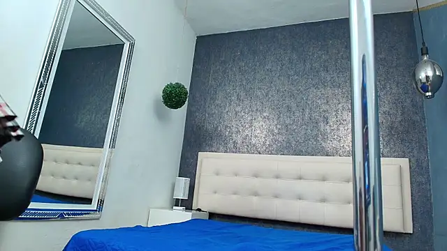 Snapshot of Cloeandtyfanny chatting on December 22, 2025, 7:44 pm Cloeandtyfanny online show from December 22, 2025, 7:44 pm