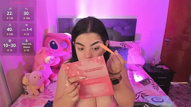 Snapshot of Kylie2211 chatting on February 4, 2026, 2:12 pm Kylie2211 online show from February 4, 2026, 2:12 pm