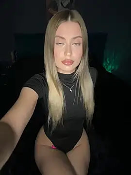 Sweet  Milly online show from December 16, 2024, 2:38 pm