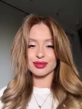 Sweet  Milly online show from December 17, 2025, 12:44 pm