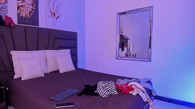 Sofi Perez  online show from February 12, 2026, 11:27 am