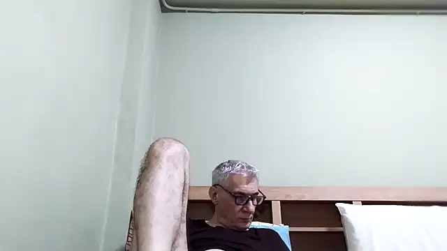 BIGUNCUTHARDCOCK online show from January 16, 2026, 2:04 am