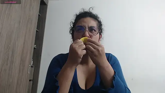 Snapshot of Anne_purple chatting on November 27, 2025, 3:47 pm Anne purple online show from November 27, 2025, 3:47 pm