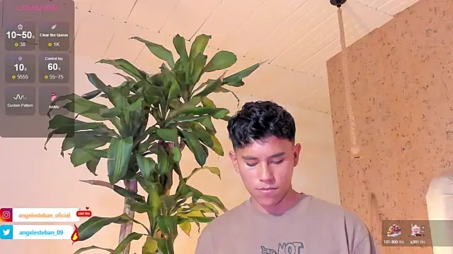 Snapshot of Angel_esteban_fx chatting on February 2, 2025, 10:24 am Angel esteban fx online show from February 2, 2025, 10:24 am