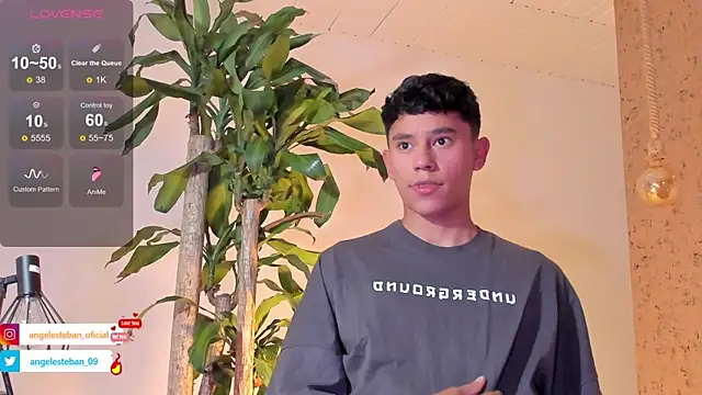 Snapshot of Angel_esteban_fx chatting on February 6, 2025, 4:21 am Angel esteban fx online show from February 6, 2025, 4:21 am