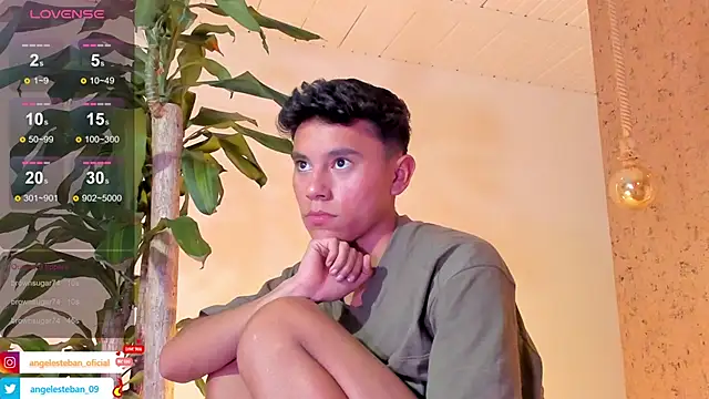 Snapshot of Angel_esteban_fx chatting on February 7, 2025, 9:47 am Angel esteban fx online show from February 7, 2025, 9:47 am