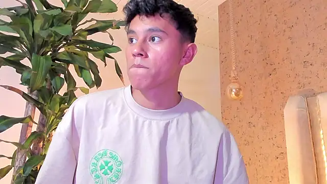 Snapshot of Angel_esteban_fx chatting on February 8, 2025, 7:04 am Angel esteban fx online show from February 8, 2025, 7:04 am