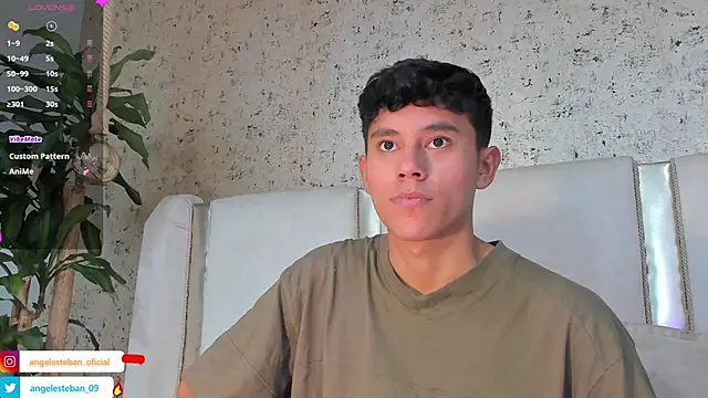 Snapshot of Angel_esteban_fx chatting on February 25, 2025, 3:42 am Angel esteban fx online show from February 25, 2025, 3:42 am