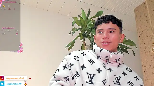 Snapshot of Angel_esteban_fx chatting on March 13, 2025, 6:48 am Angel esteban fx online show from March 13, 2025, 6:48 am