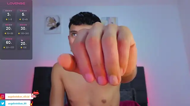 Snapshot of Angel_esteban_fx chatting on November 3, 2025, 4:03 am Angel esteban fx online show from November 3, 2025, 4:03 am