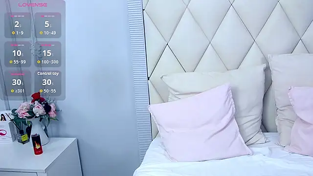 Snapshot of GinaBear chatting on October 3, 2025, 6:16 pm GinaBear online show from October 3, 2025, 6:16 pm