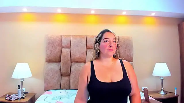 Snapshot of MiiaHot chatting on March 1, 2026, 2:41 pm MiiaHot online show from March 1, 2026, 2:41 pm