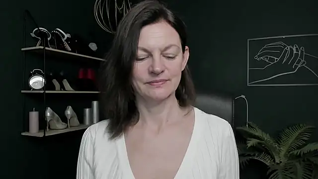 VivianWILD online show from November 5, 2025, 6:57 am