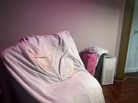 cloudboy kk8 online show from January 8, 2025, 4:54 pm