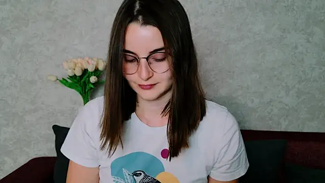 Miss Arwen online show from September 19, 2025, 3:02 pm