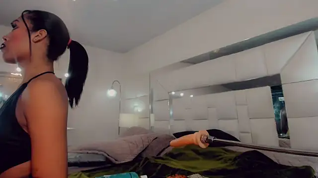 Snapshot of _ChanellR_ chatting on March 14, 2025, 11:45 am ChanellR online show from March 14, 2025, 11:45 am